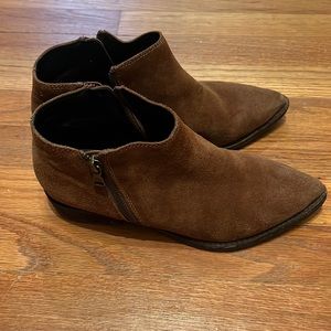 Urge ankle boots